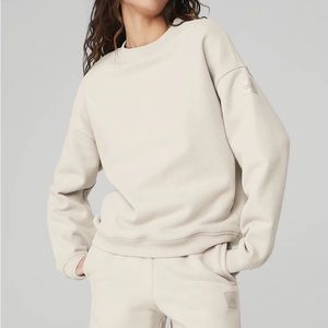 Alo yoga pullover sweatshirt in bone.